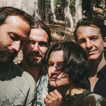 Big Thief veröffentlichen ihr neues Album „Two Hands“.